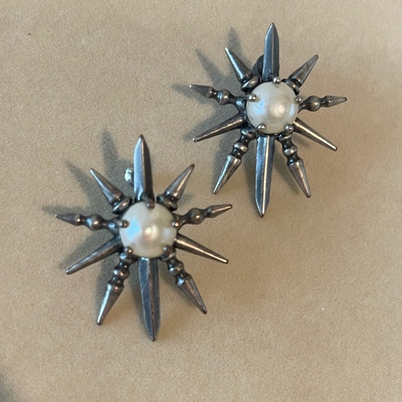 Vintage Kendra Scott burnished silver and pearl sun earrings - Picture 1 of 2